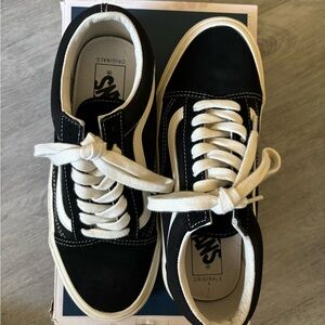 Black Vans old school size 7.5